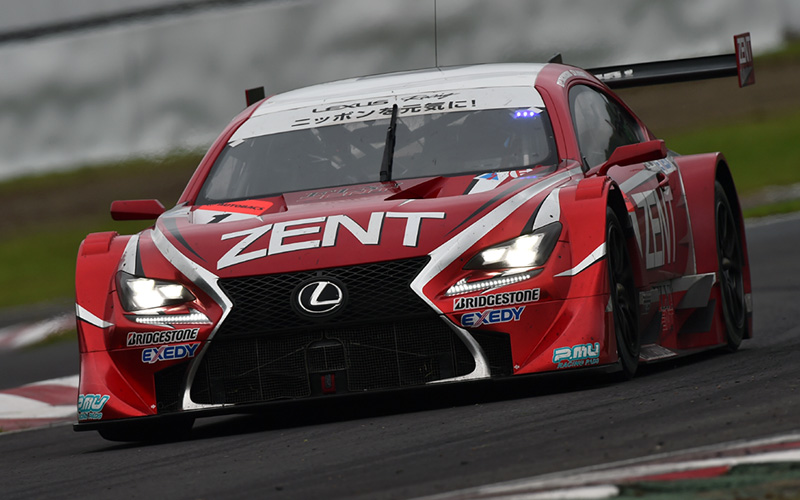 On a slippery track the reigning champions shine! ZENT CERUMO RC F takes its first win of the season!の画像