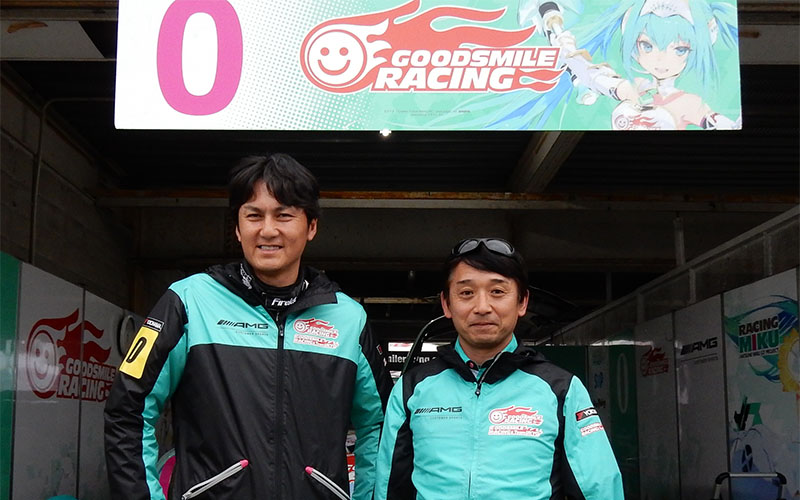 SUPER GT チームファッションをチェック！ 第2回　No.0 GOODSMILE RACING & TeamUKYOの画像
