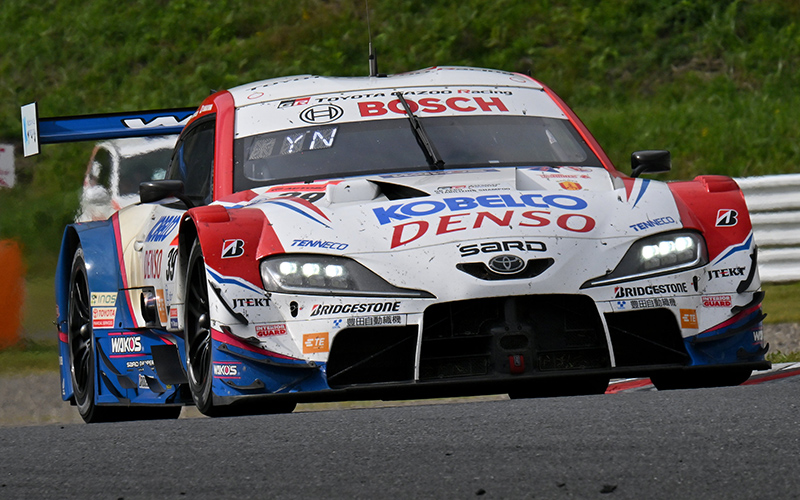 Rd. 7 Race GT500： In a race full of upsets, the 10-position grid starter scores a big come-from-behind victory! First win of the season for the DENSO KOBELCO SARD GR Supraの画像