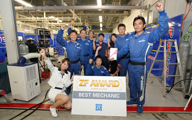 2016年第6戦鈴鹿ラウンドの“ZF Award”は、GT300クラス No.18 TEAM UPGARAGE with BANDOHが受賞