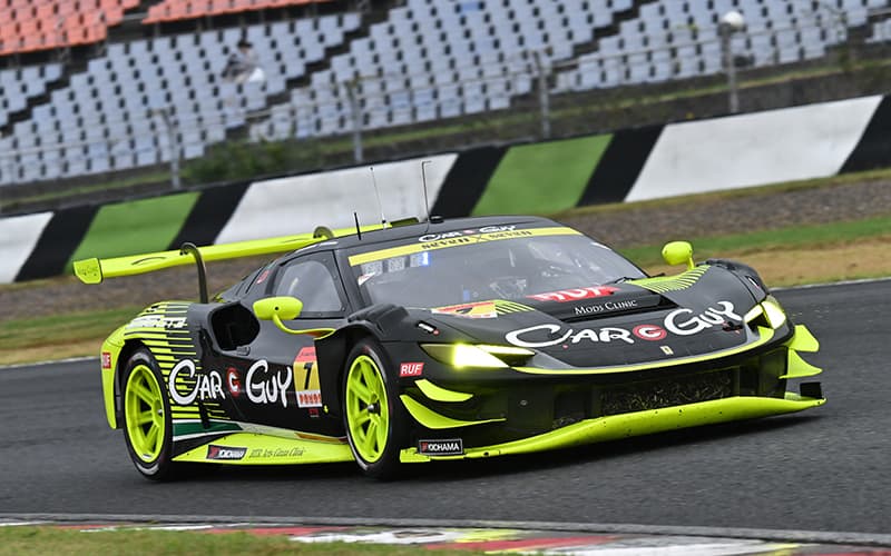 【第7戦 オートポリス：予選日】GT300レビュー：CARGUY FERRARI 296 GT3の小林がQ2で逆転！前戦SUGOに続きポールポジションを奪取する!!